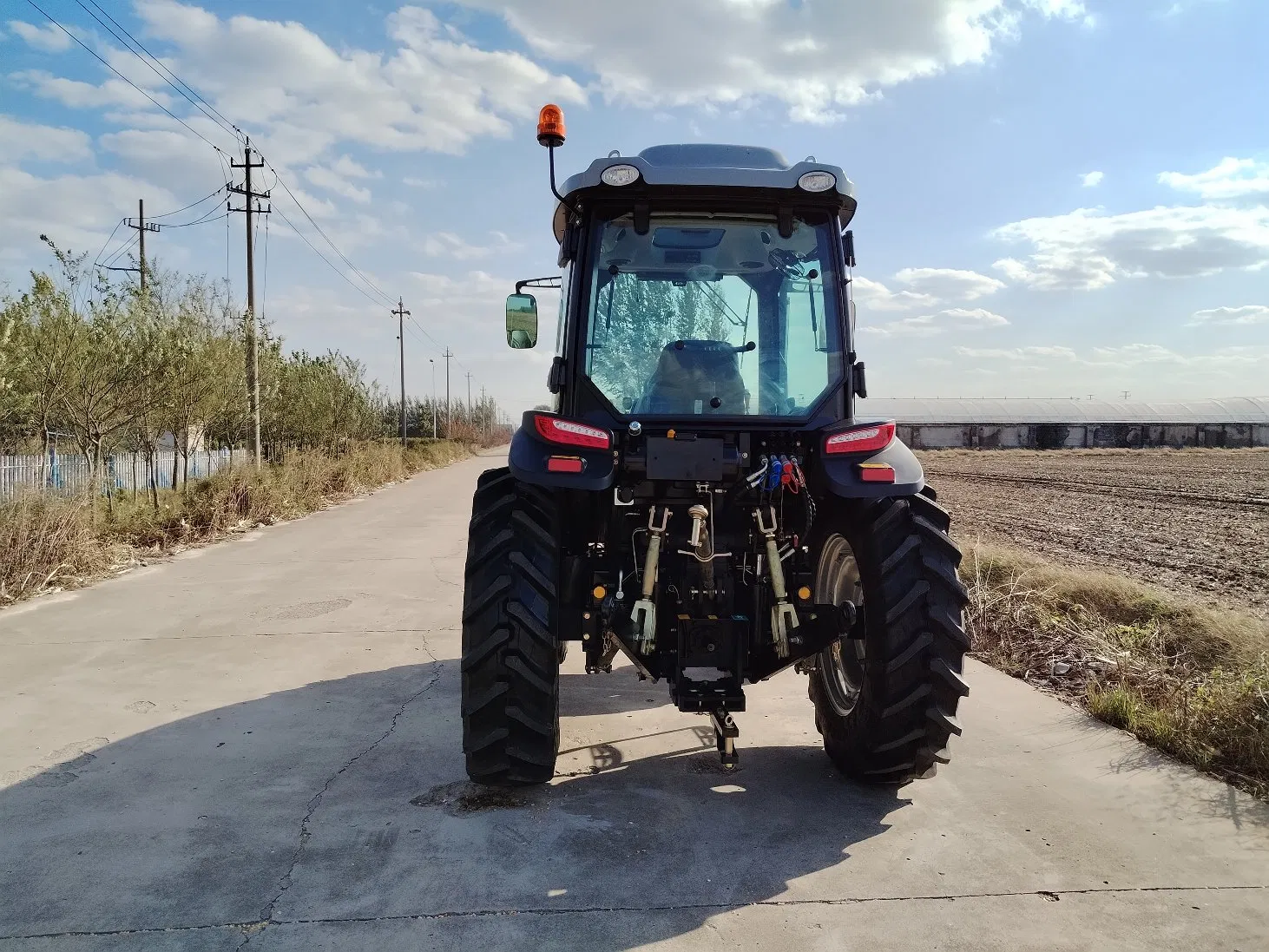 Agricultural Tractors50 to 260 Horsepower with Optional Radial Tyre-2