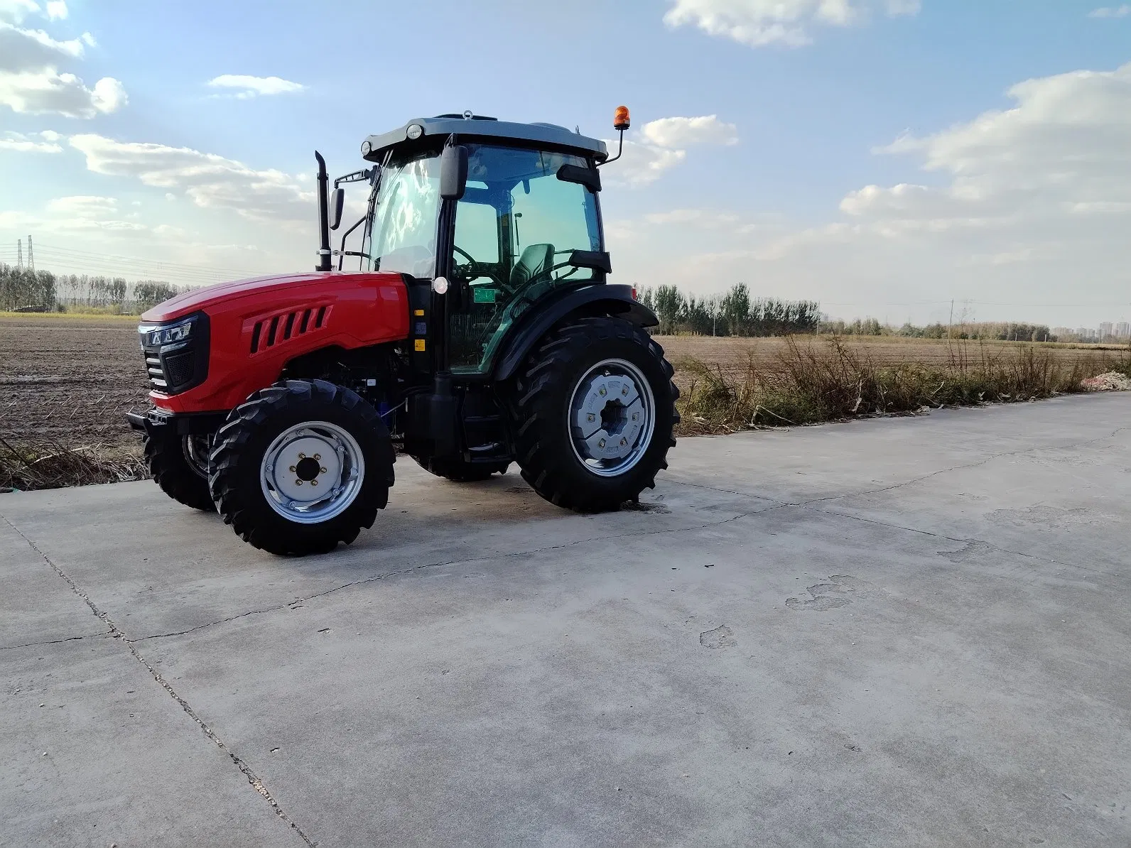 Agricultural Tractors50 to 260 Horsepower with Optional Radial Tyre-5