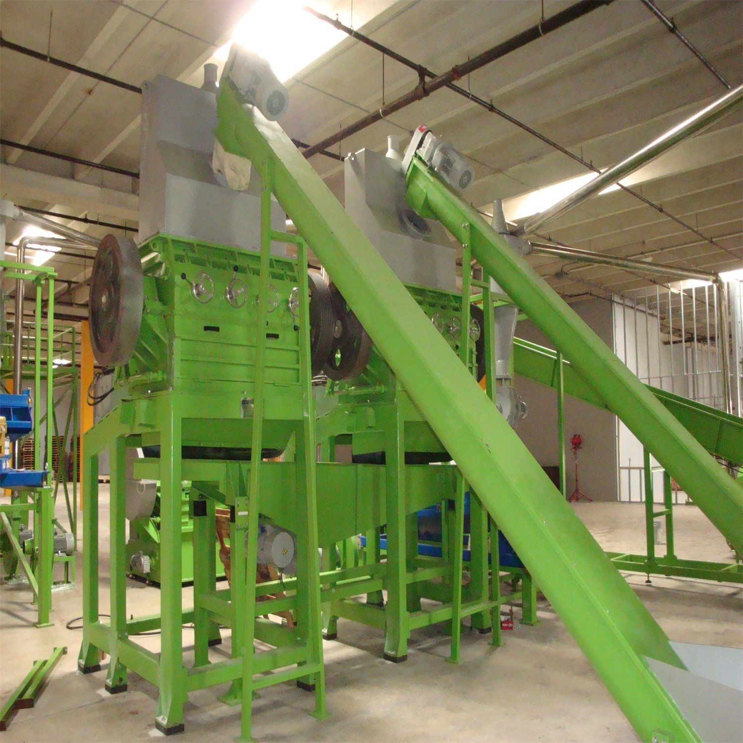 Rubber Cutter Shredder Powder Waste Tyre Shredding Machinery Recycling Tire Machine